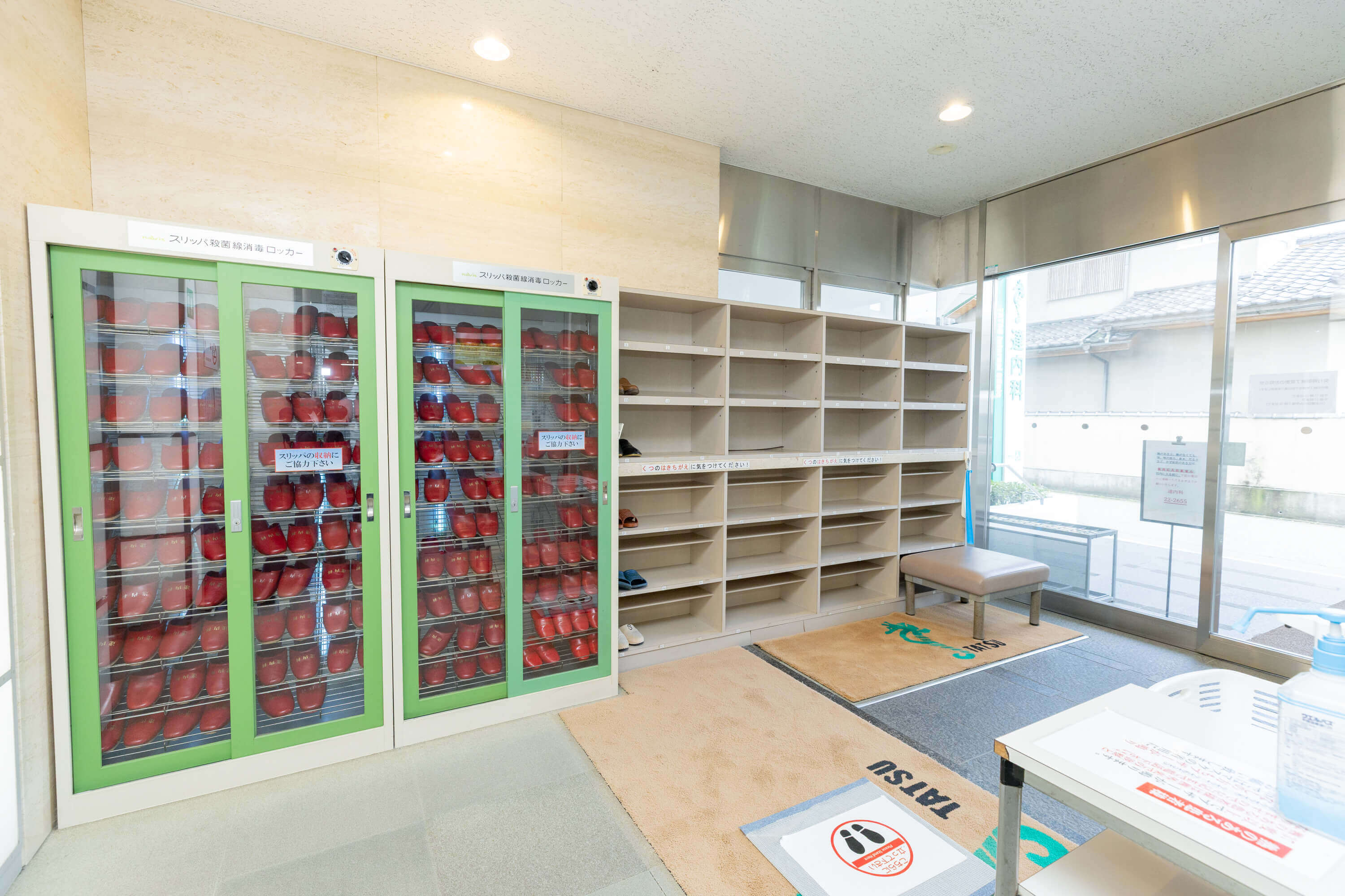 スリッパ殺菌線消毒ロッカー